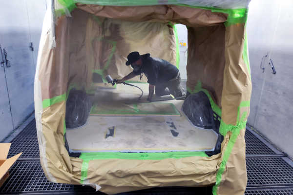 Stark beanspruchte Flächen im Caravan - Boden- und Ladebereiche vor der Instandsetzung